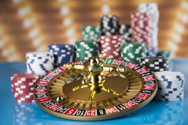 Live Roulette table with dealer and spinning wheel visible on wsd4d platform